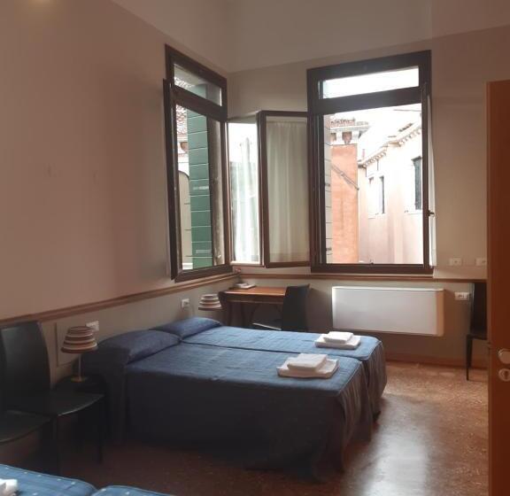 هاستل Foresteria Valdese Venezia