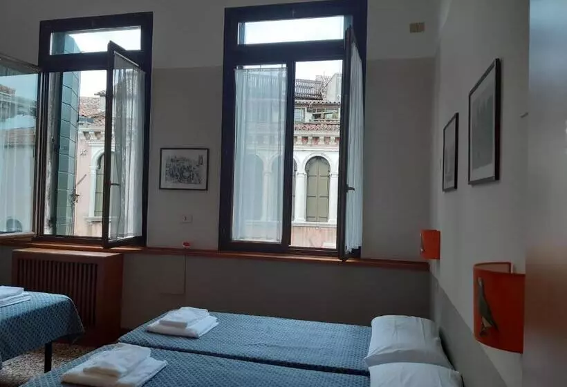 ユースホステル Foresteria Valdese Venezia