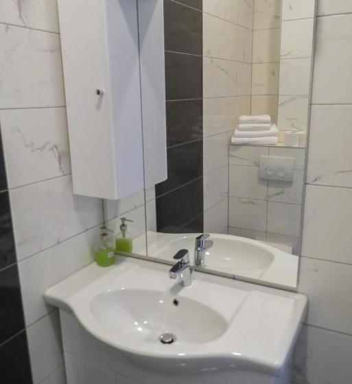 Bed And Breakfast Four Rooms