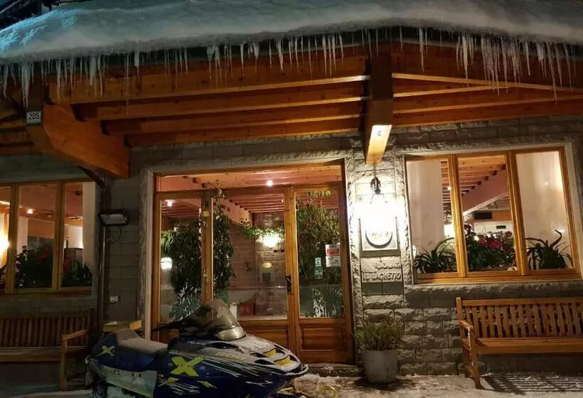 Hotelli Albergo Ristorante Il Laghetto
