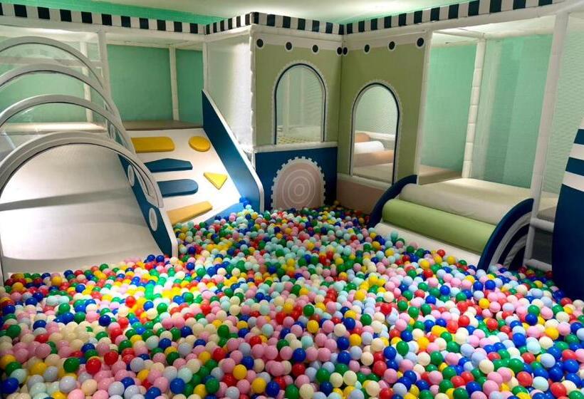 هتل Fantasy Palace