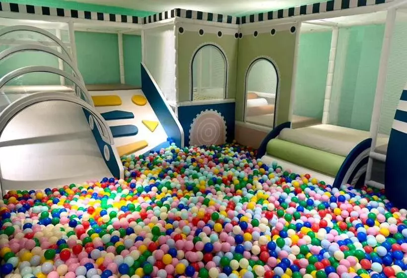هتل Fantasy Palace