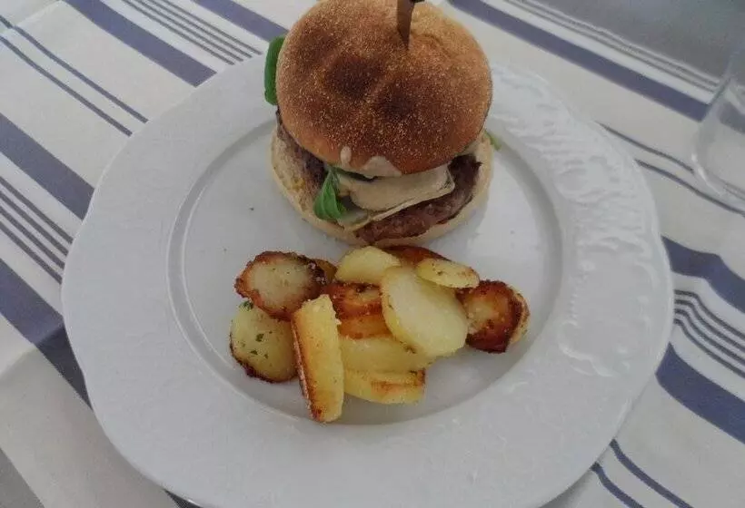 Hotelli Hôtel Et Restaurant Traditionnel L  Escalandes