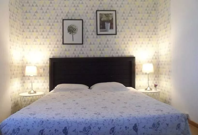 Hotelli Hôtel Et Restaurant Traditionnel L  Escalandes