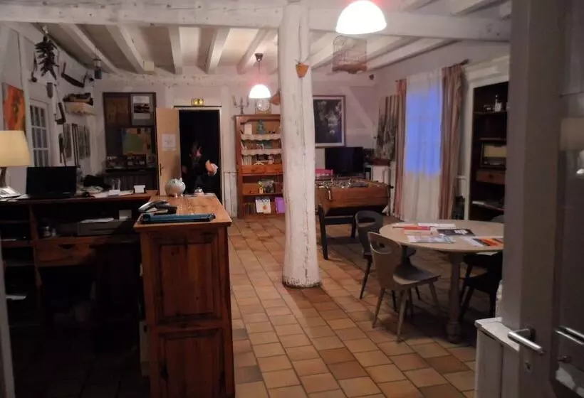 Hotelli Hôtel Et Restaurant Traditionnel L  Escalandes