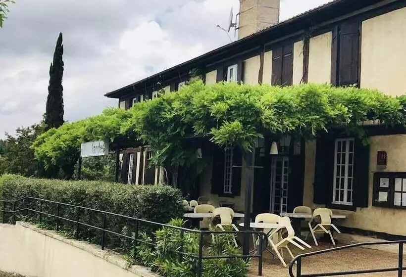 Hotelli Hôtel Et Restaurant Traditionnel L  Escalandes