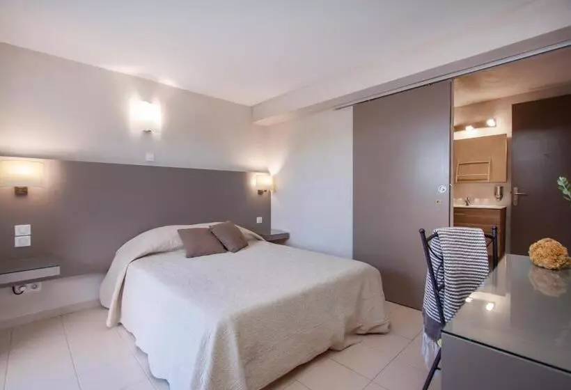 هتل Hôtel Les Lentisques