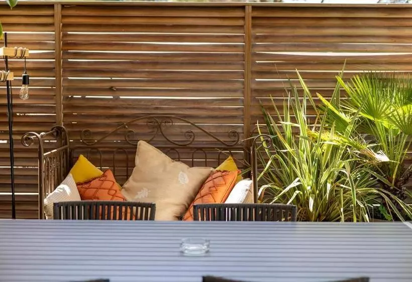 هتل Hôtel Les Lentisques