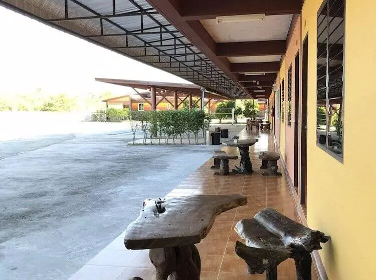 هتل Khwanruen Fishing Resort