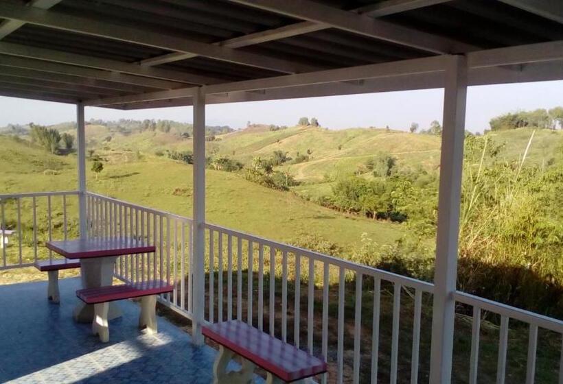 تختخواب و صبحانه Lovely Farm