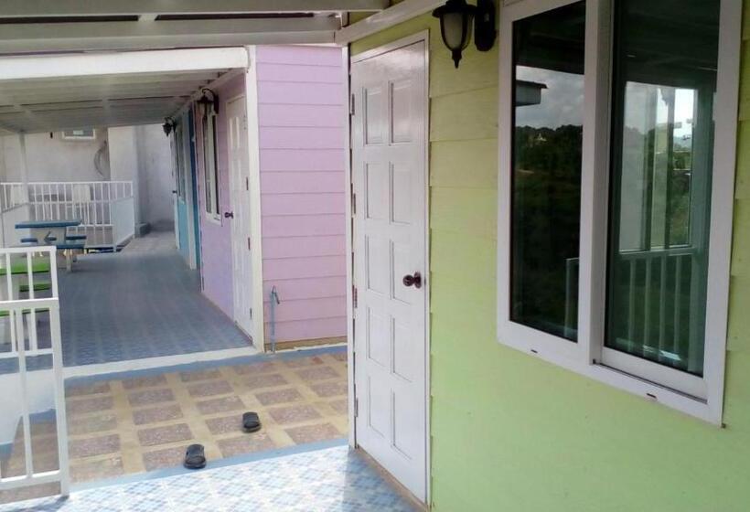 تختخواب و صبحانه Lovely Farm