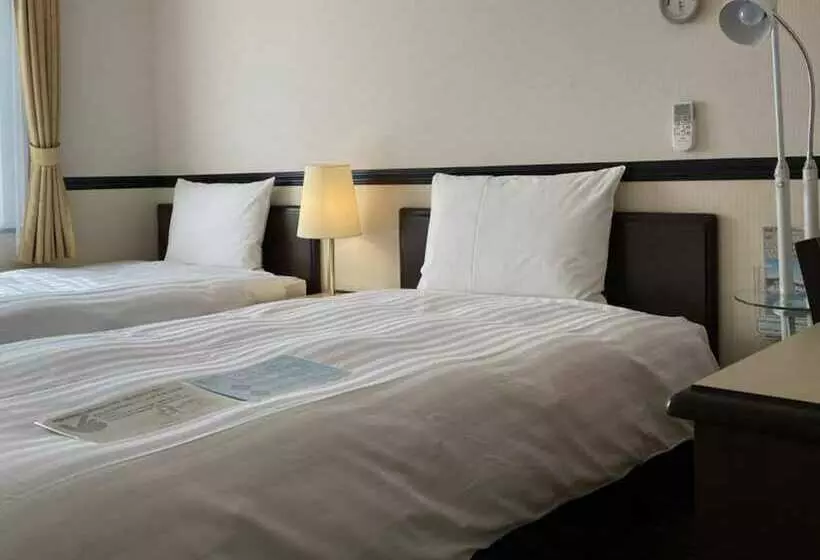 Hotelli Toyoko Inn Shintakaokaeki Shinkansen Minamiguchi