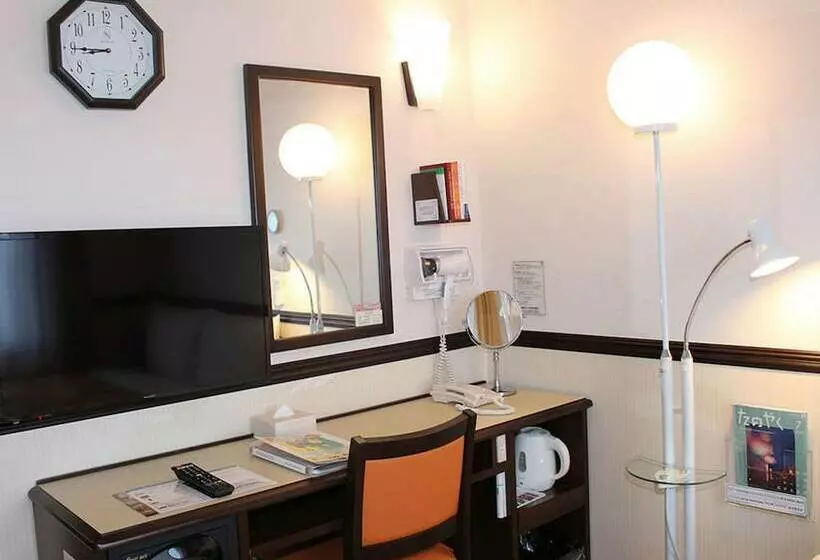 Hotelli Toyoko Inn Shintakaokaeki Shinkansen Minamiguchi