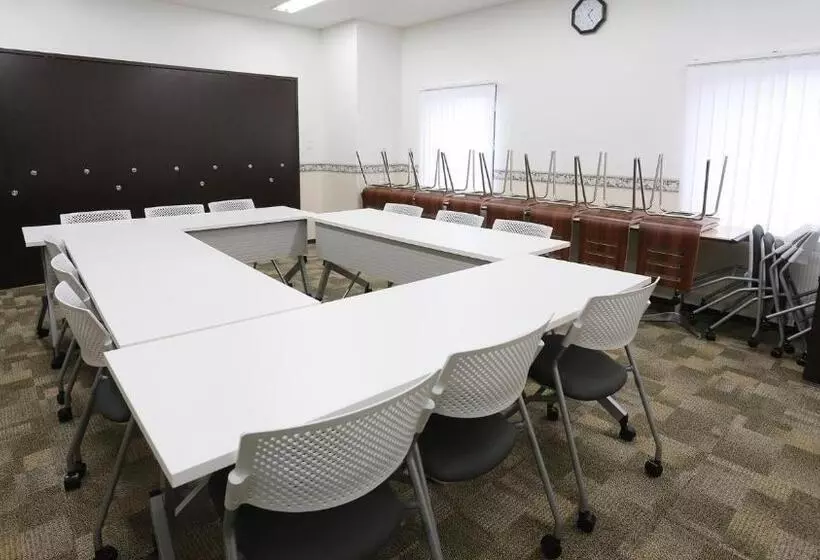 Hotelli Toyoko Inn Shintakaokaeki Shinkansen Minamiguchi