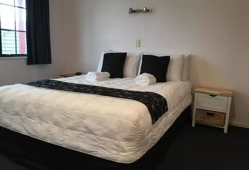 Kiwi Court Motel