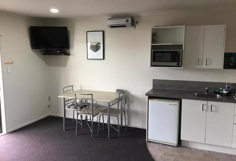 Kiwi Court Motel