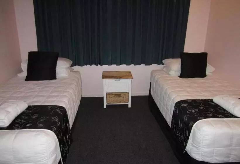 Kiwi Court Motel