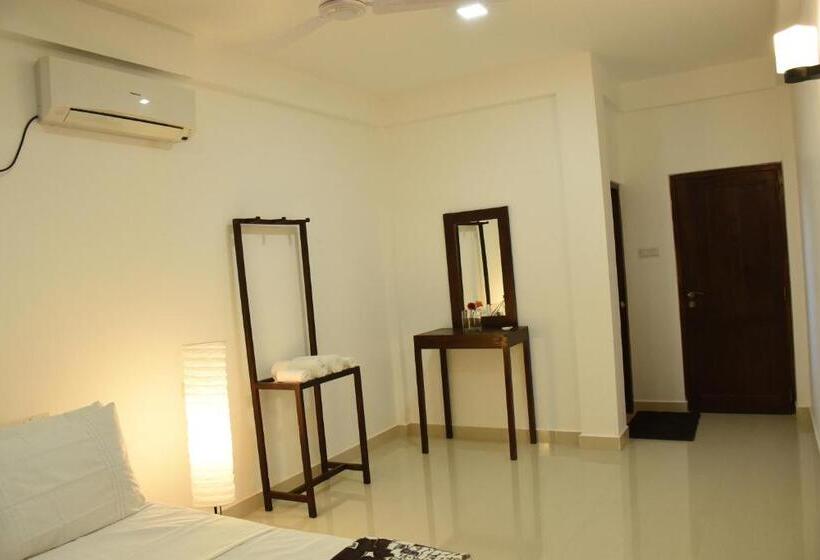 Bed & Breakfast Seasons Villa Sigiriya, Sri Lanka