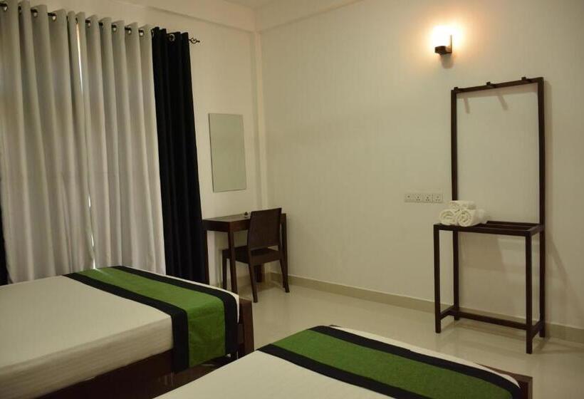 Bed & Breakfast Seasons Villa Sigiriya, Sri Lanka