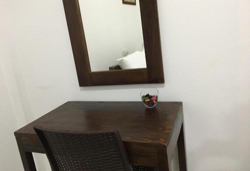 Bed & Breakfast Seasons Villa Sigiriya, Sri Lanka