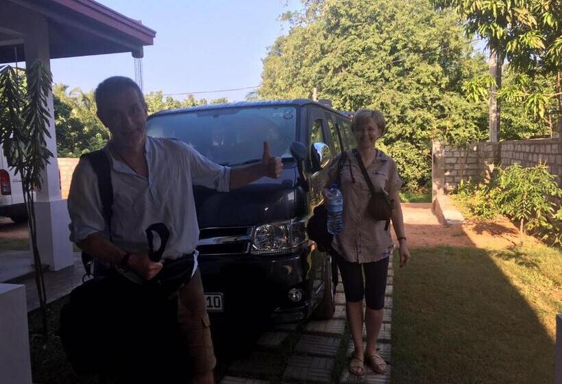 Bed & Breakfast Seasons Villa Sigiriya, Sri Lanka