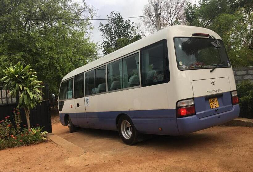 Bed & Breakfast Seasons Villa Sigiriya, Sri Lanka
