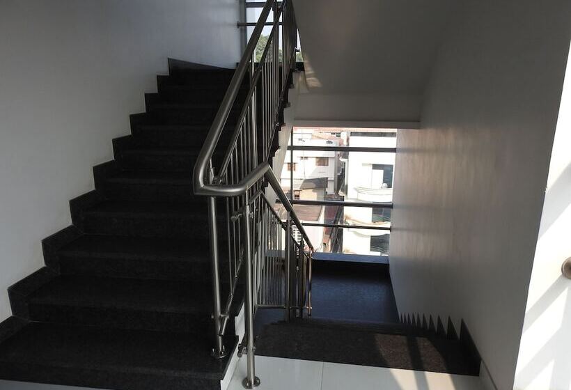 Hôtel The Central Residency