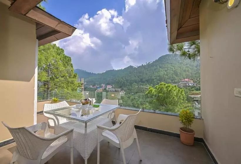 Jungle Lodge Resort