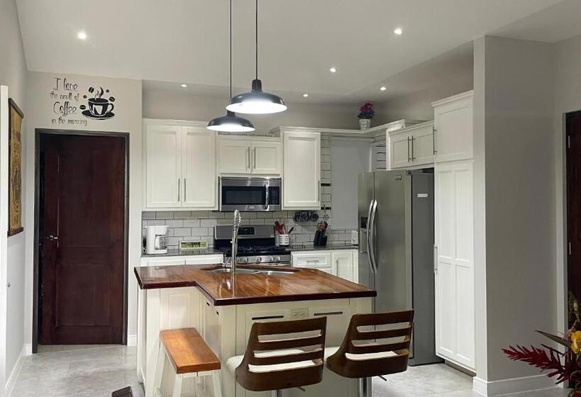 استراحتگاه Coffee Estate Inn