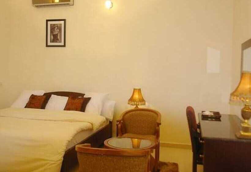 Mangel Hotel And Suites