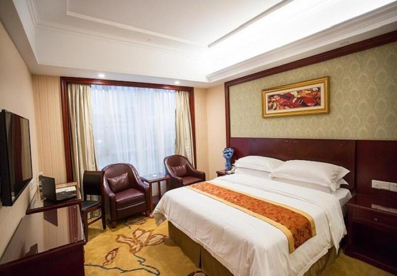 Vienna Hotel Shanghai Wild Animal Park