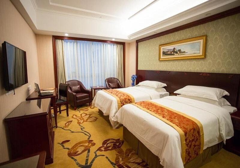 Vienna Hotel Shanghai Wild Animal Park