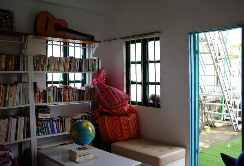 Yellow House Hostel Huizhou West Lake