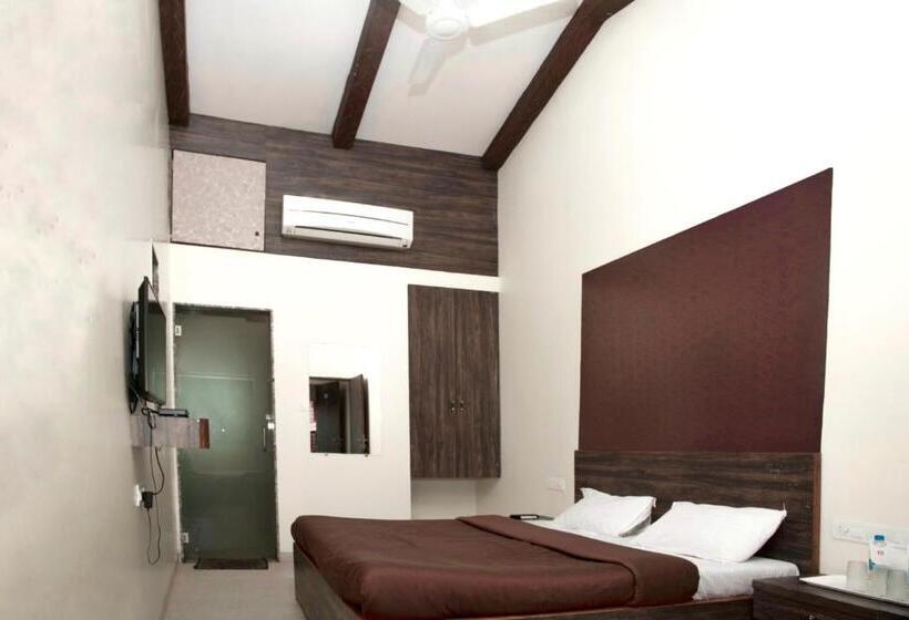 Отель Ambassador