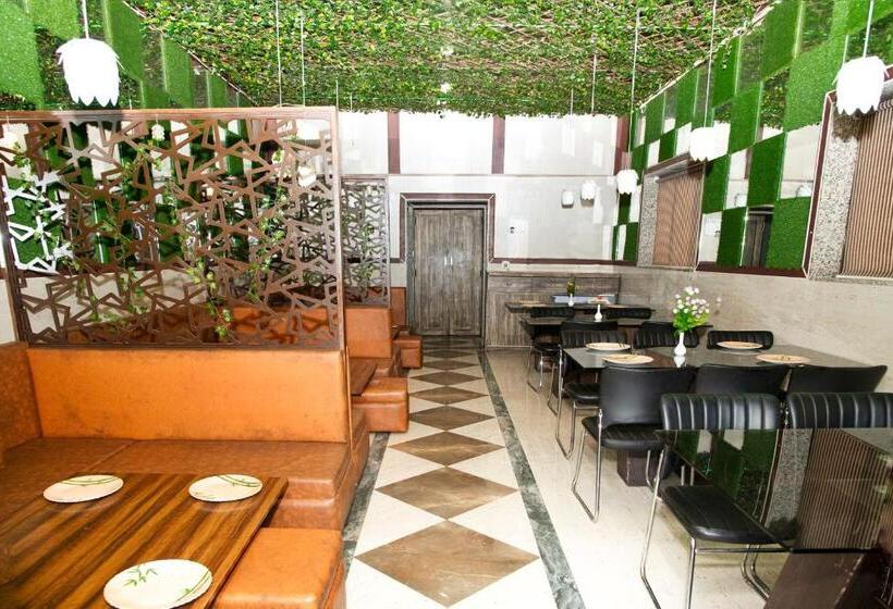 Отель Ambassador