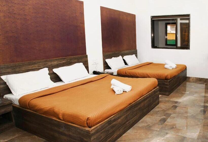 Отель Ambassador