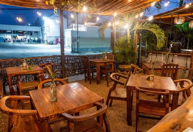 Hostel Hostal Cha Cha Cha