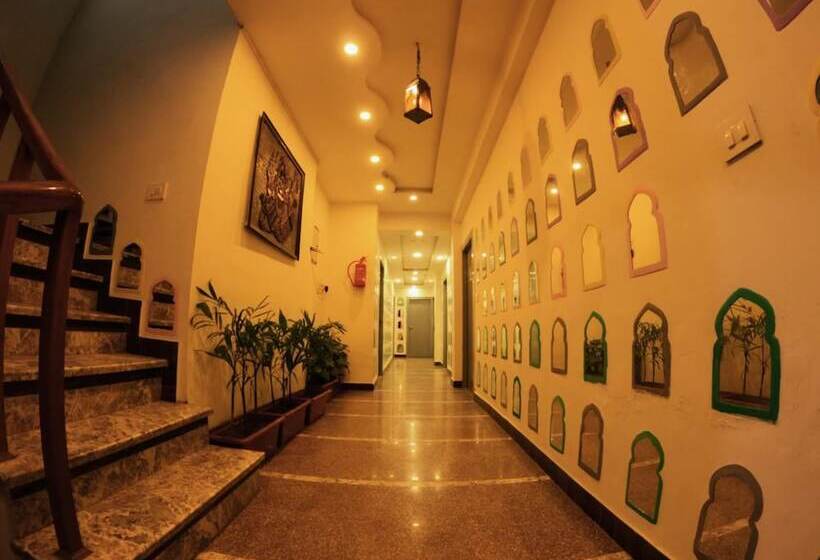 הוסטל Moustache Agra