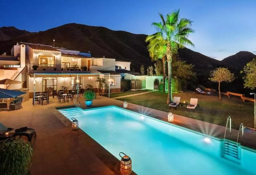 ホテル Boutique Hideaway Cortijo El Sarmiento