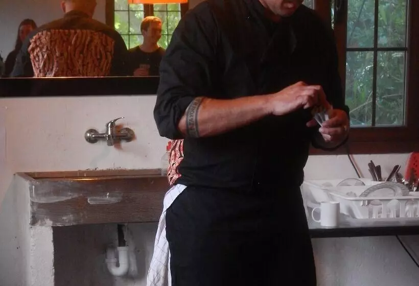 ベッドアンドブレックファースト Surf Camp San Sebastian Partyhostel