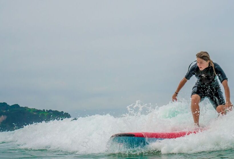 Bed and Breakfast Surf Camp San Sebastian Partyhostel