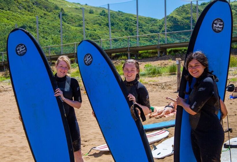 Bed and Breakfast Surf Camp San Sebastian Partyhostel