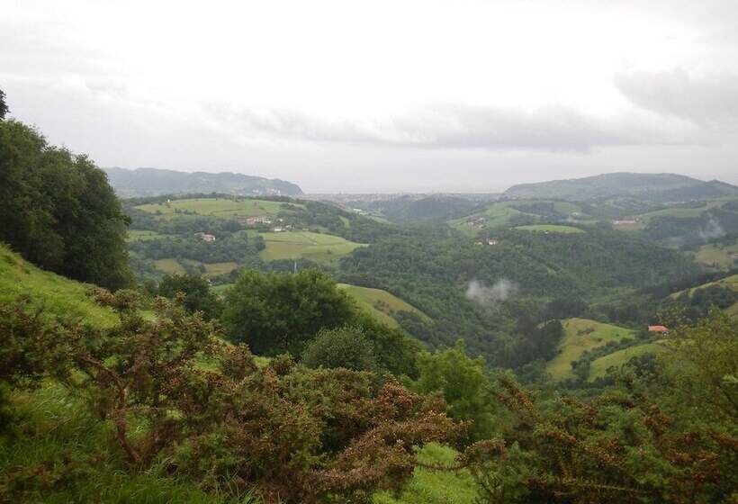 Bed and Breakfast Surf Camp San Sebastian Partyhostel