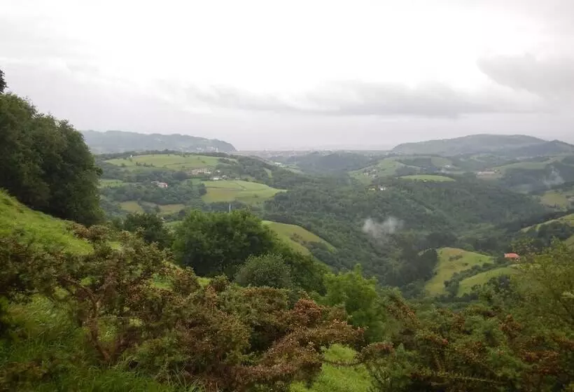 ベッドアンドブレックファースト Surf Camp San Sebastian Partyhostel