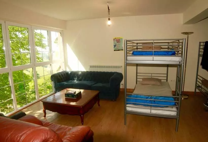 ベッドアンドブレックファースト Surf Camp San Sebastian Partyhostel