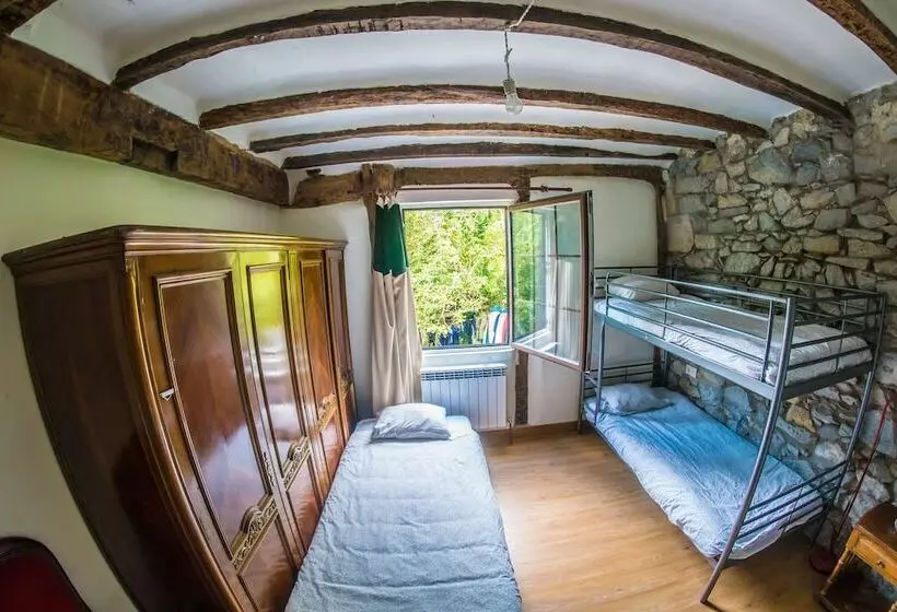 ベッドアンドブレックファースト Surf Camp San Sebastian Partyhostel