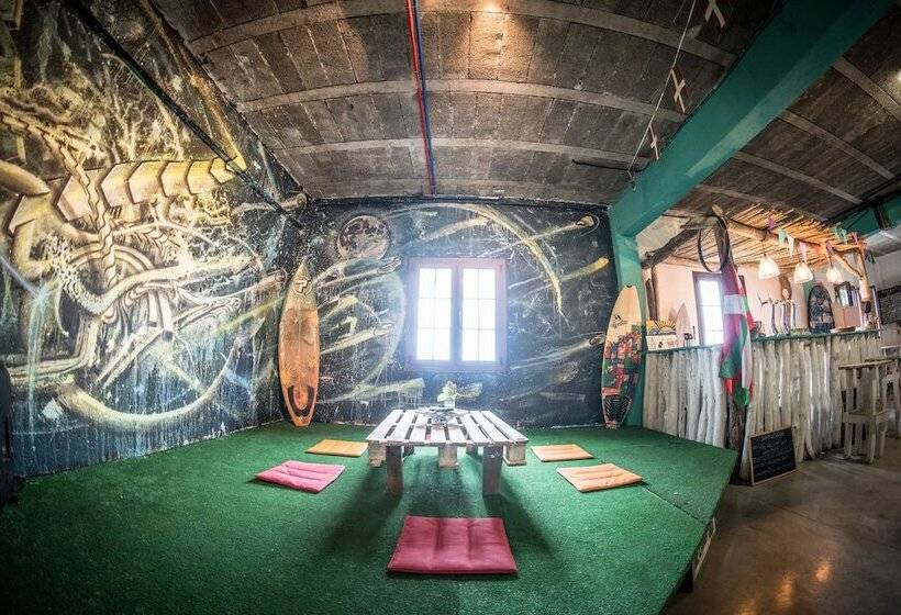 Bed and Breakfast Surf Camp San Sebastian Partyhostel