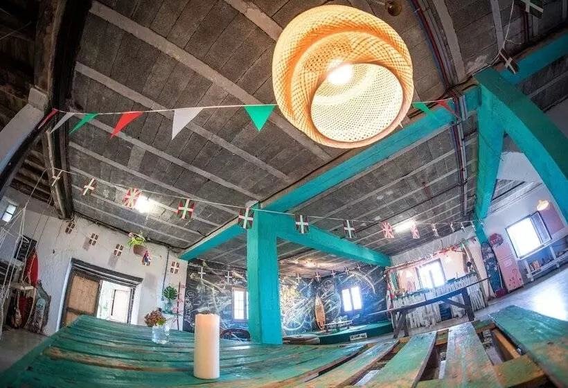 ベッドアンドブレックファースト Surf Camp San Sebastian Partyhostel