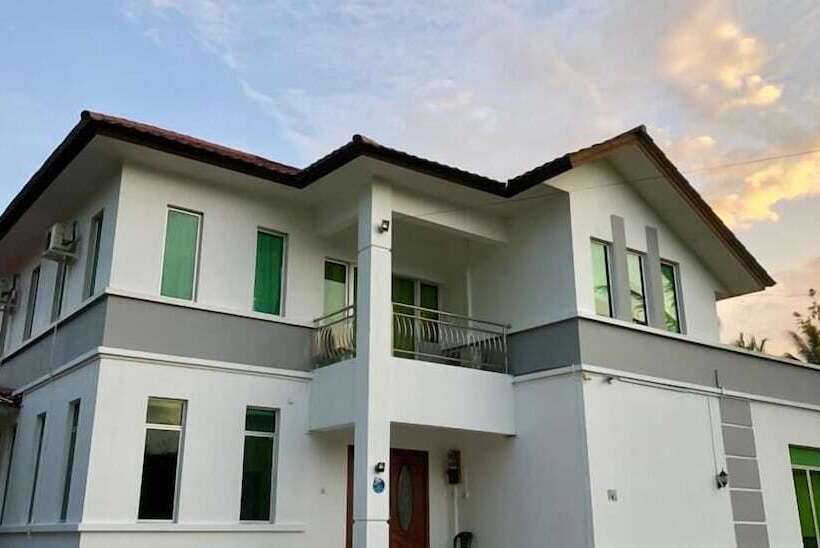 تختخواب و صبحانه Villa Dadap