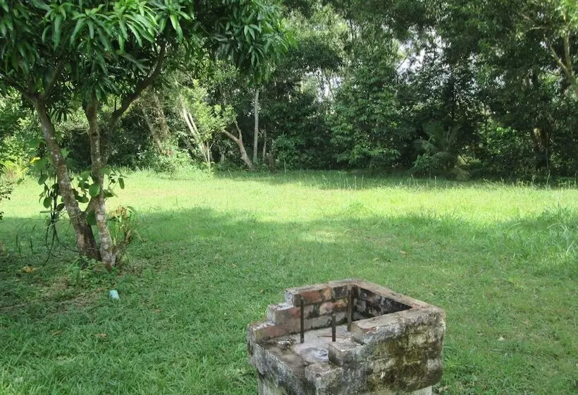 تختخواب و صبحانه Villa Dadap